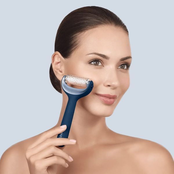 Електронний ролер для обличчя та тіла з мікроголками GESKE MicroNeedle Face & Body Roller 8 в 1, midnight HB0199