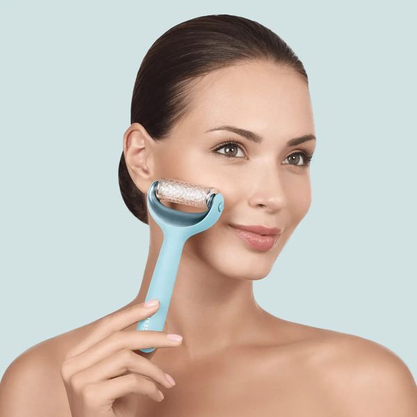 Электронный роллер для лица и тела с микроиглами GESKE MicroNeedle Face & Body Roller 8 в 1, turquoise HB0202