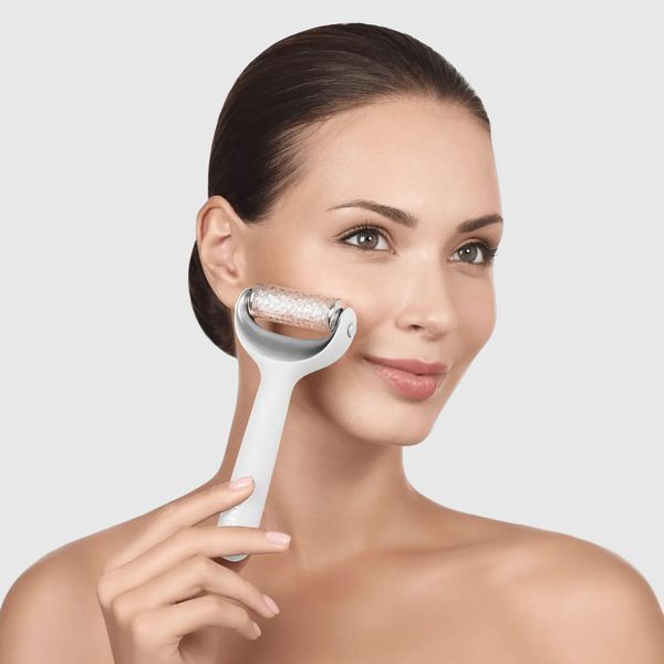 Электронный роллер для лица и тела с микроиглами GESKE MicroNeedle Face & Body Roller 8 в 1, white HB0205