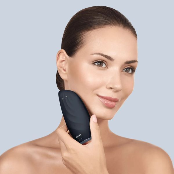 Очищувальна щітка для обличчя GESKE Sonic Thermo Facial Brush & Face-Lifter 8 в 1 black HB0091