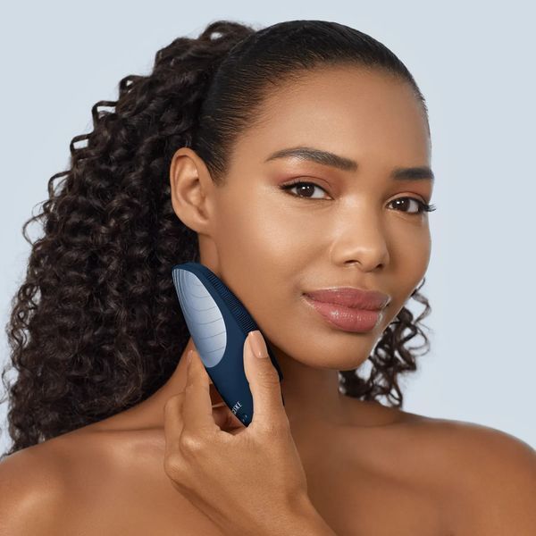 Электронная звуковая термо щетка для лица GESKE Sonic Thermo Facial Brush 6 в 1, midnight HB0078