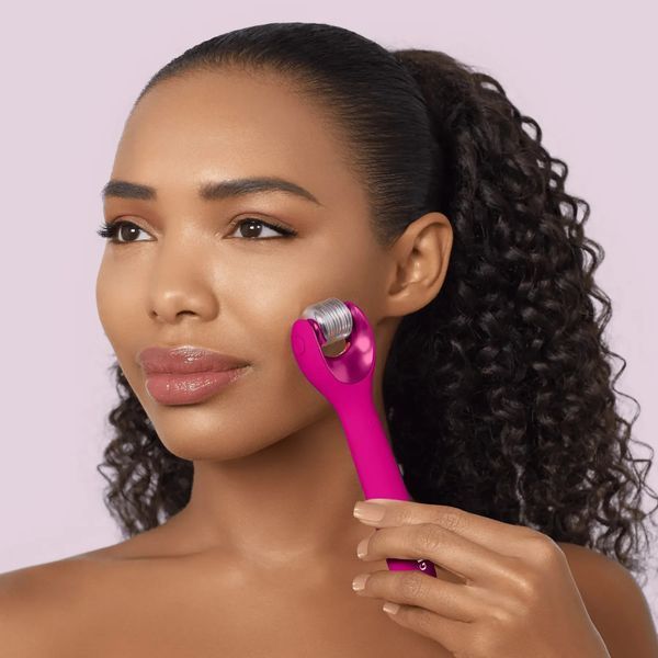 Електронний ролер для обличчя з мікроголками GESKE MicroNeedle Face Roller 9 в 1, magenta HB0186