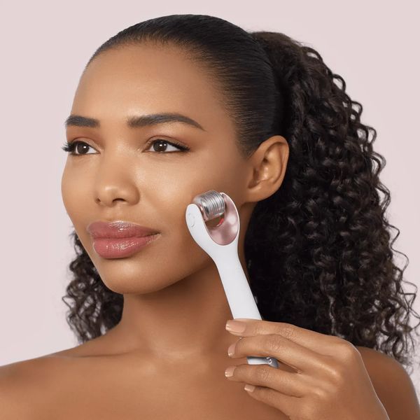 Электронный роллер для лица с микроиглами GESKE MicroNeedle Face Roller 9 в 1, starlight HB0187
