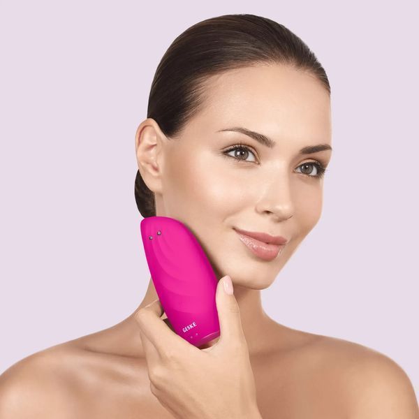 Очищающая щетка для лица GESKE Sonic Thermo Facial Brush & Face-Lifter 8 в 1 magenta HB0087