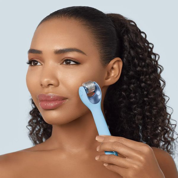 Электронный роллер для лица с микроиглами GESKE MicroNeedle Face Roller 9 в 1, aquamarine HB0193