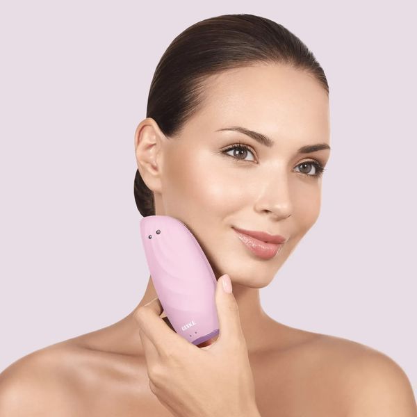 Очищувальна щітка для обличчя GESKE Sonic Thermo Facial Brush & Face-Lifter 8 в 1 pink HB0093