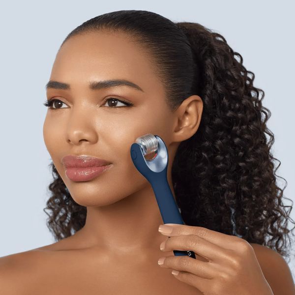 Электронный роллер для лица с микроиглами GESKE MicroNeedle Face Roller 9 в 1, midnight HB0188